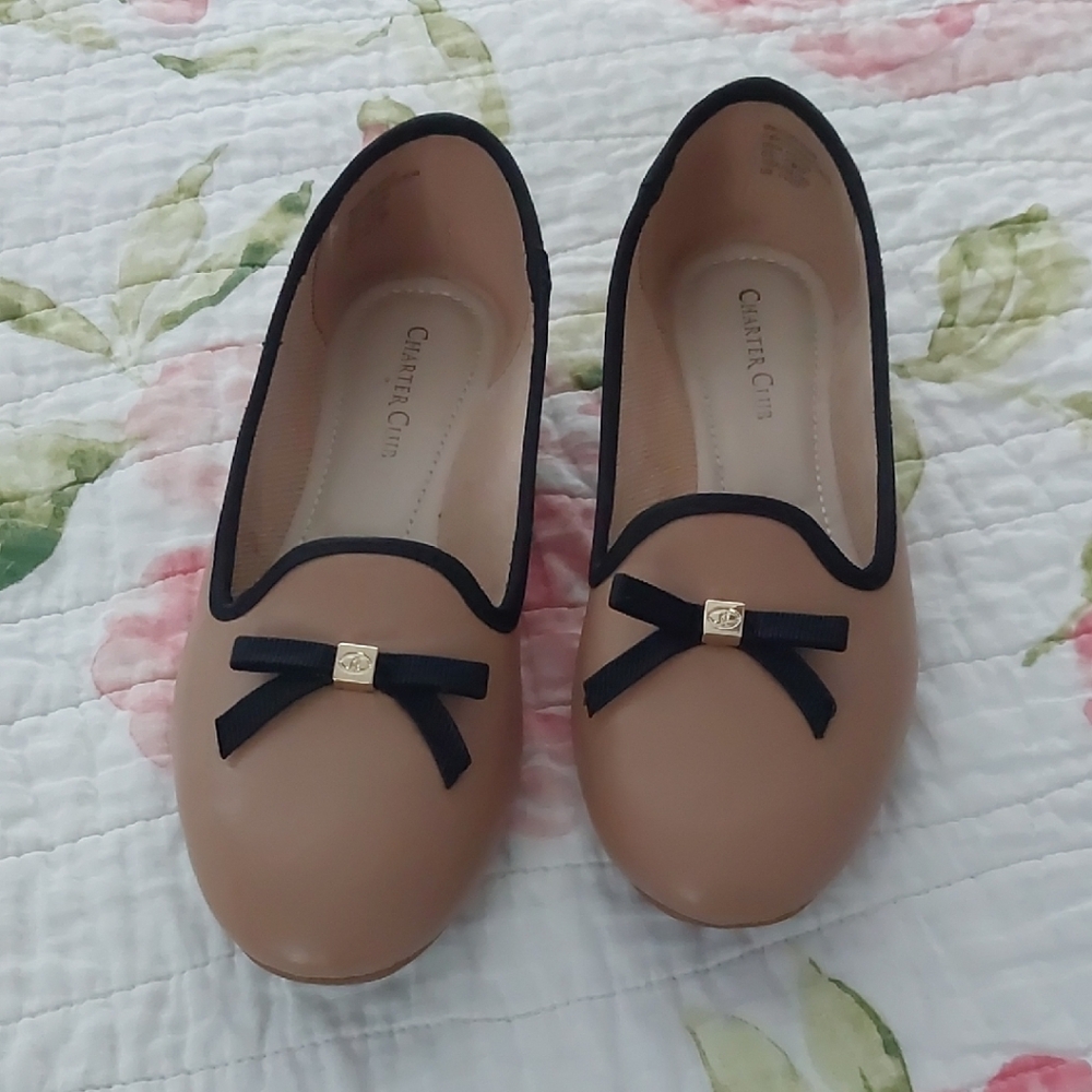 CHARTER CLUB Tan and Black Flats with Elegant Bow